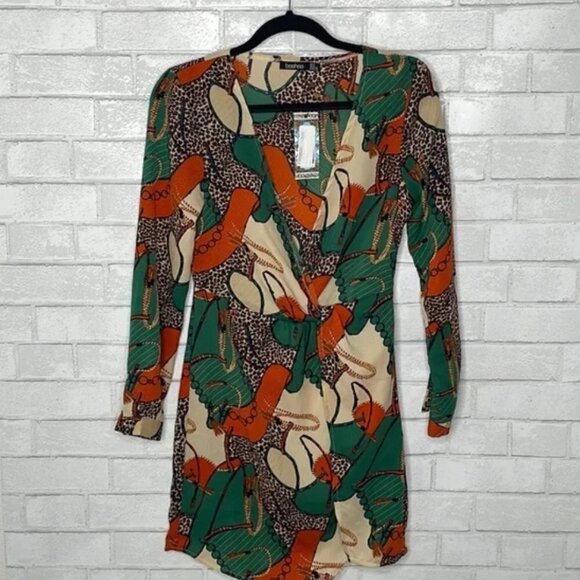NWT Boohoo Satin Chain Print Twist Shift Dress - Picture 3 of 13